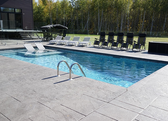 piscine-creusee-beton-estampe-victoriaville-02.jpg